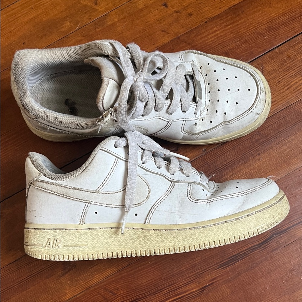 Nike Women’s Air Force 1’s ‘07 Sneakers